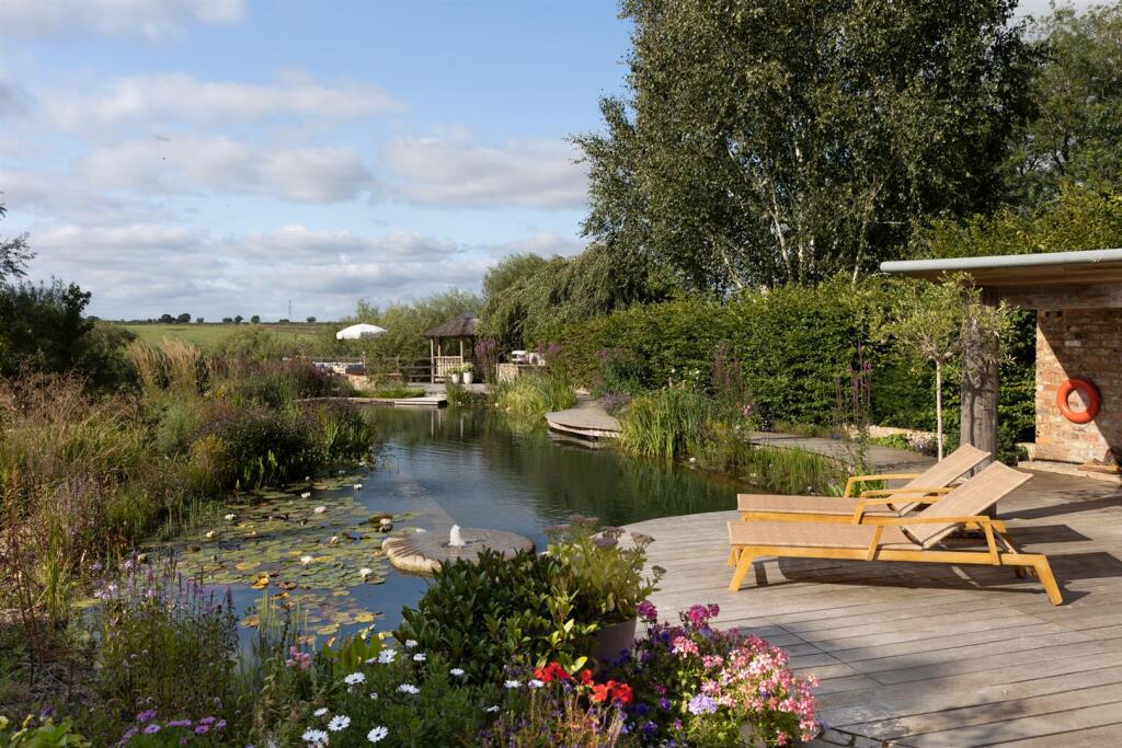 Terrace, gardens, pool