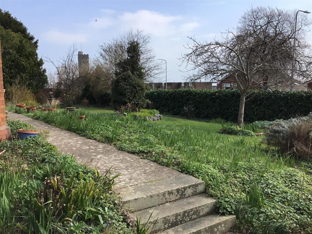 Flat 4, 8 Park Road - garden.jpg