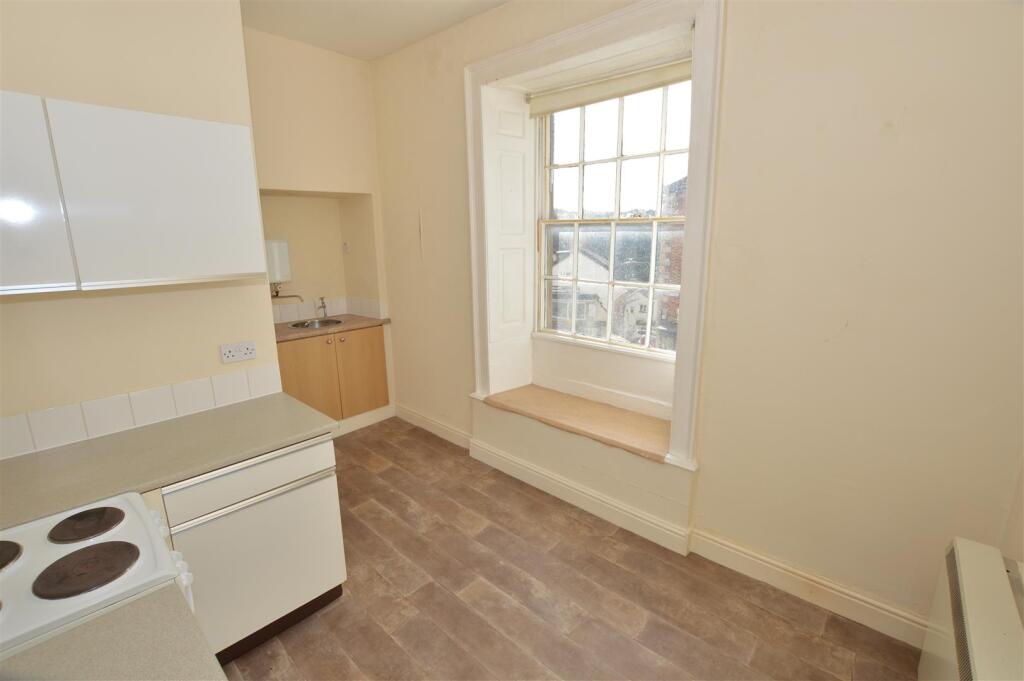 flat 1 37 market place (10).JPG