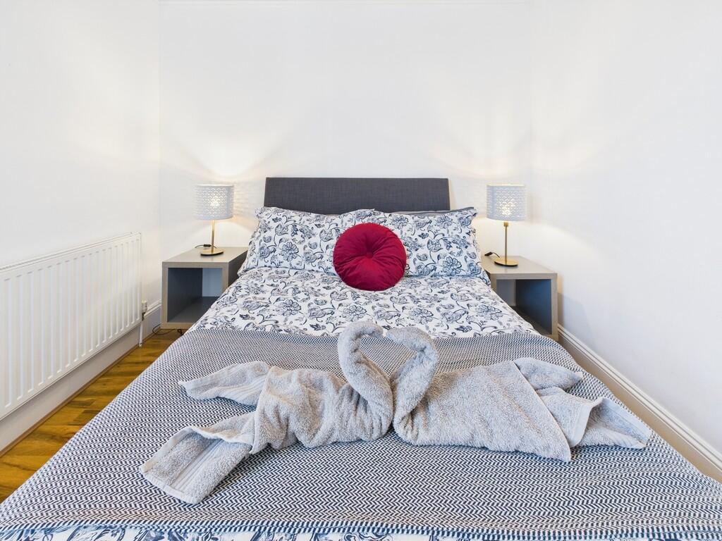 CAM03974G0-PR0120...