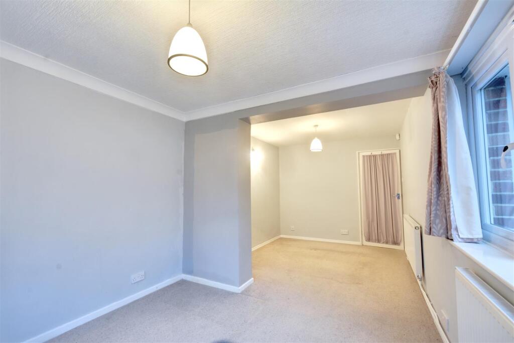 Bedroom 1_3.jpeg