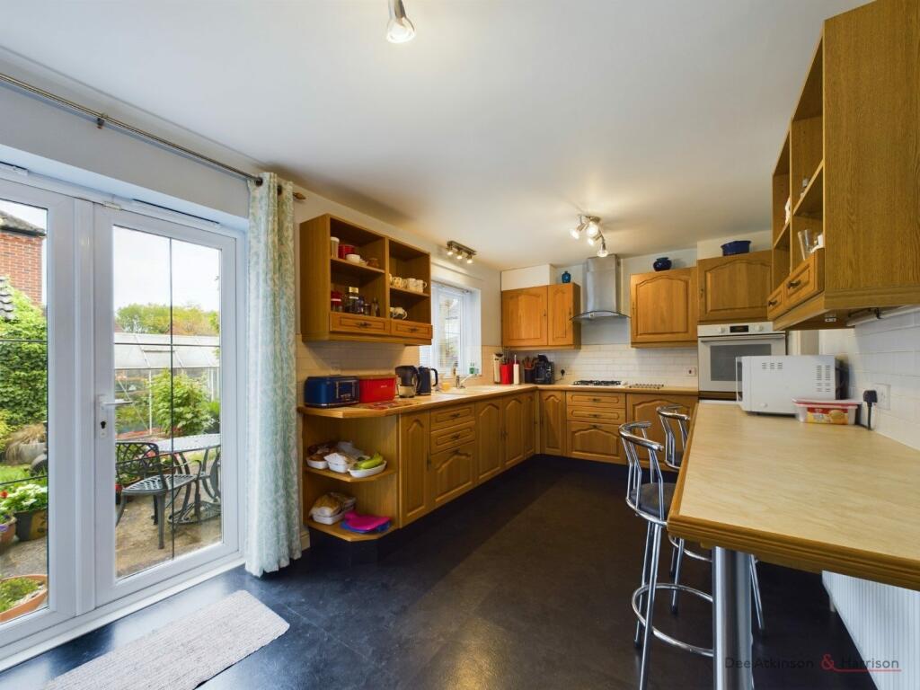 Kitchen/Breakfast Area