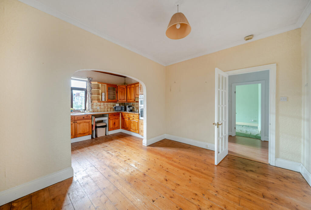 1384905-25-692457...