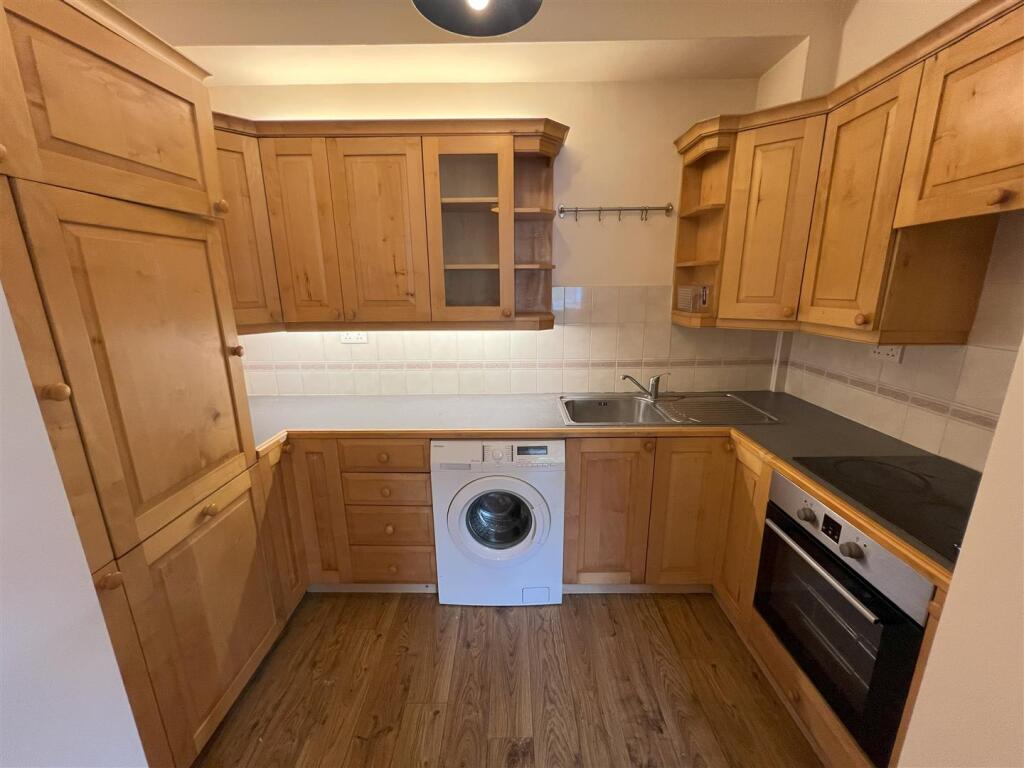 Kitchen 1.jpeg