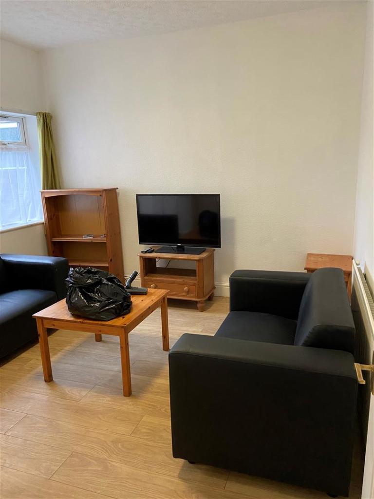 Living Room 1.1.JPG