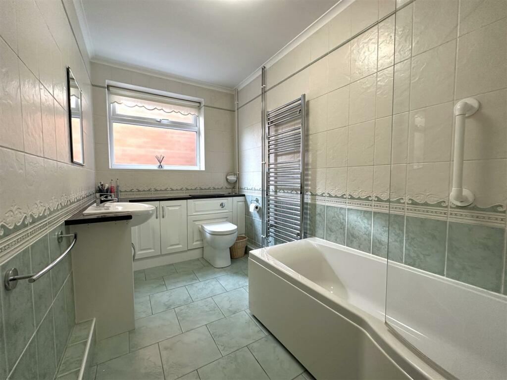 Bathroom 975