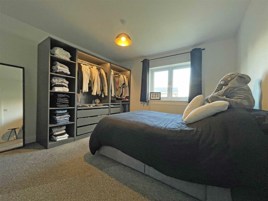 Lilford Gardens 20a - Bedroom 1.jpg