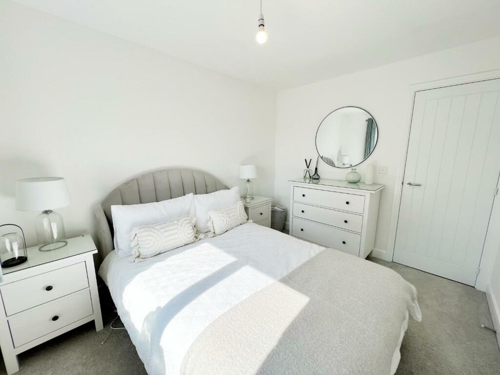 Bedroom 2 pic 3.jpg
