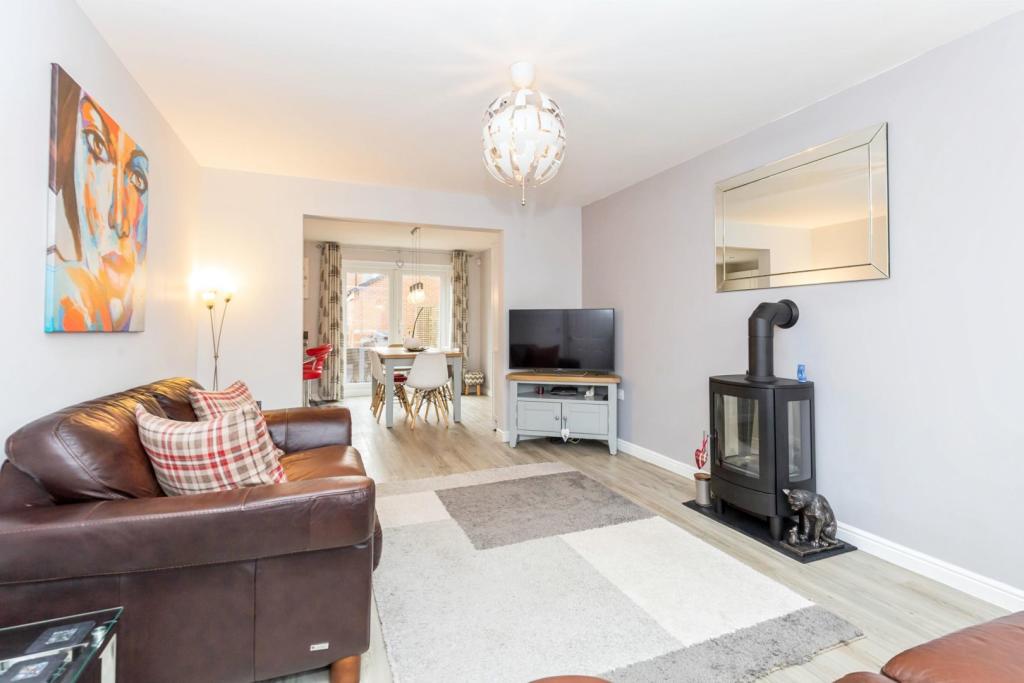 Lounge/Dining Room