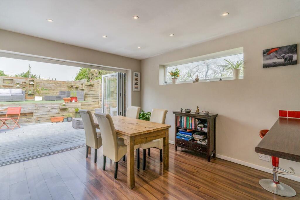 157 Rodmell Avenue-10.jpg