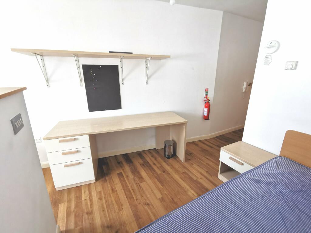 desk &amp; bedroom 