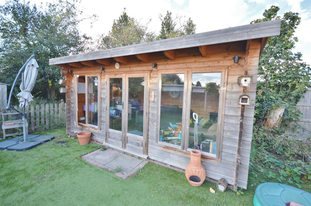 SUMMER HOUSE