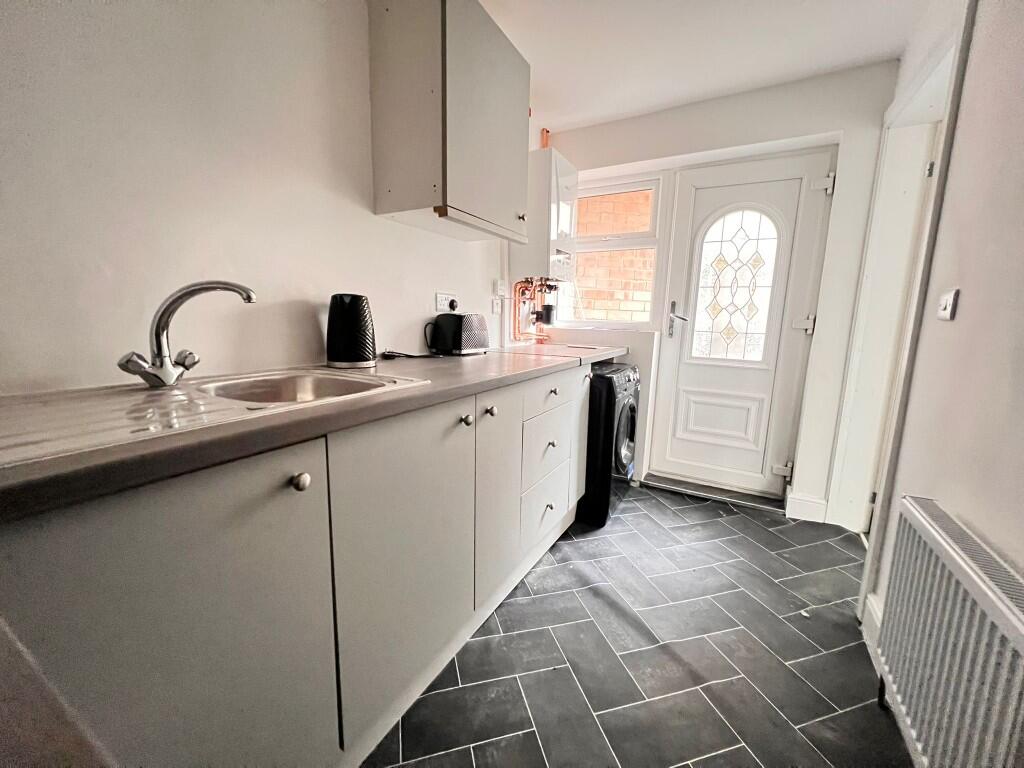 FITTED KITCHEN
