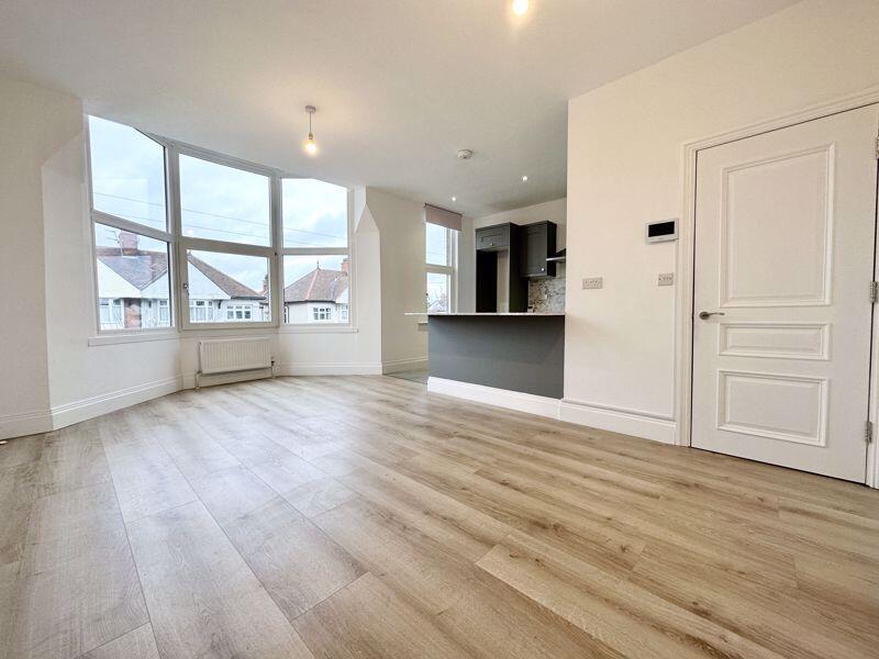 Flat 3 Lounge Photo 2