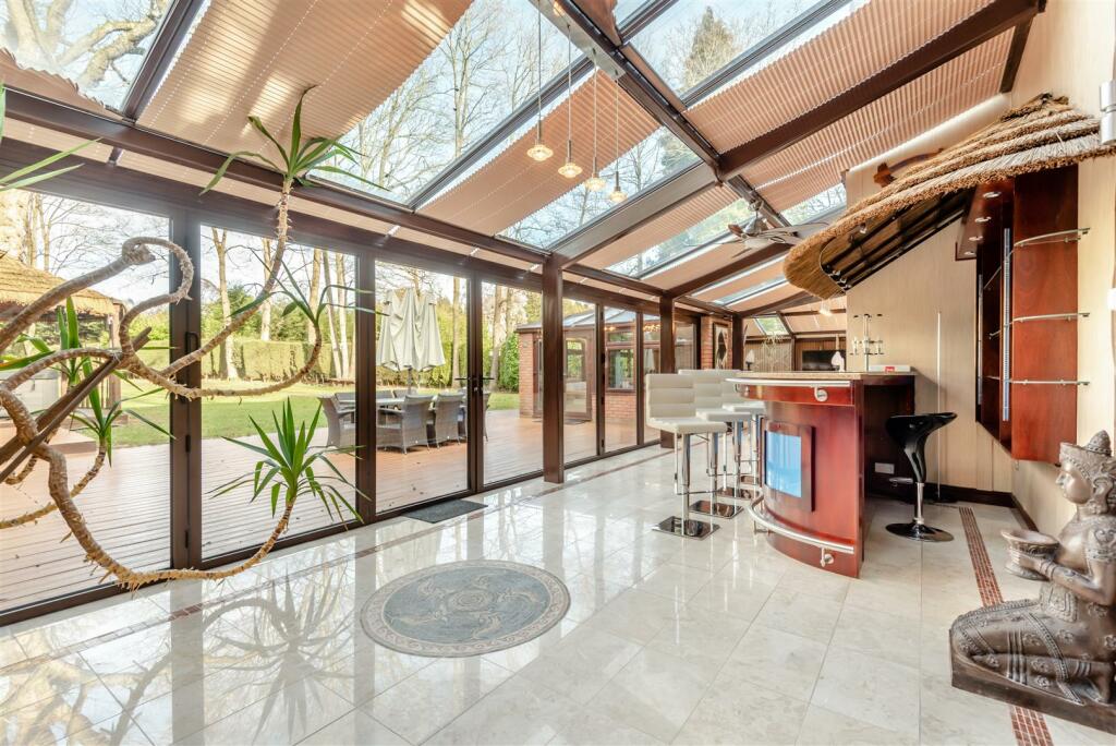 8539729-interior17.jpg