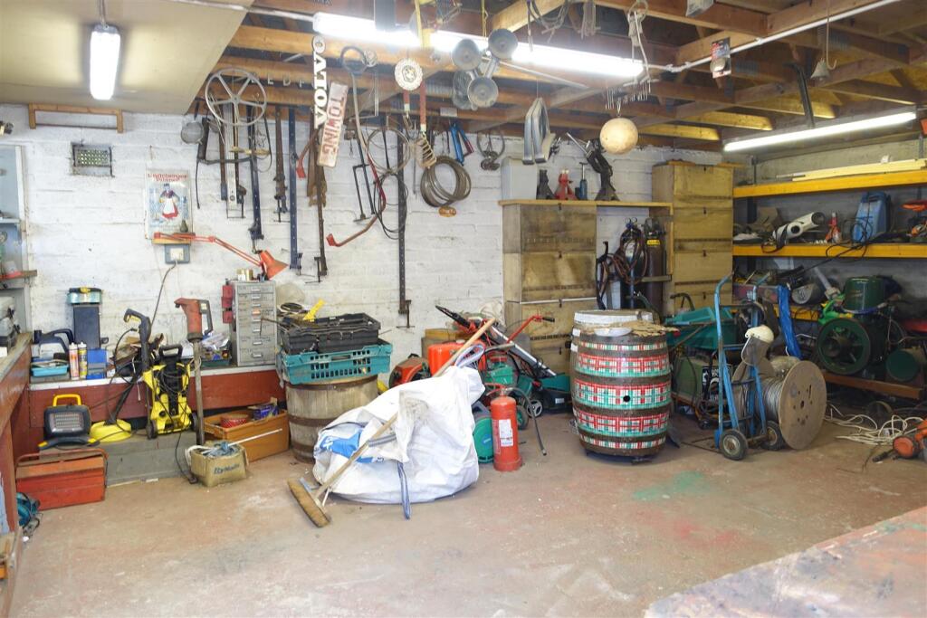 Intermnal garage.JPG