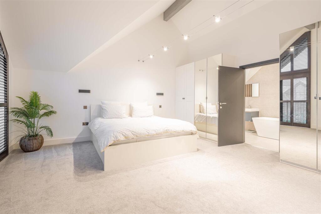 Blackthorn Barn - by Visually Rich 09005.jpg