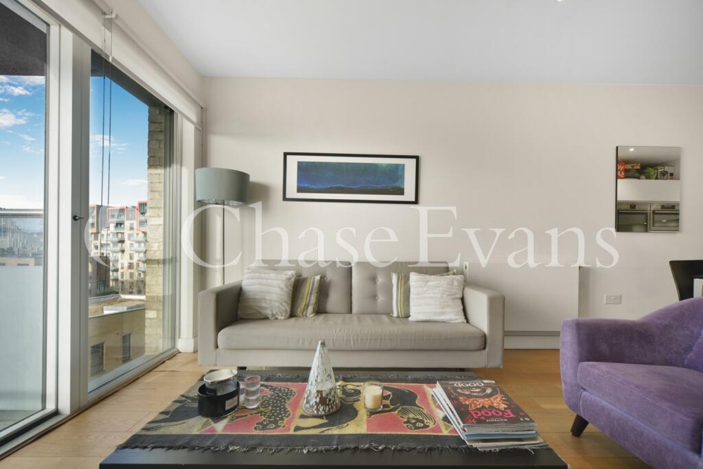 Living Area - Barque