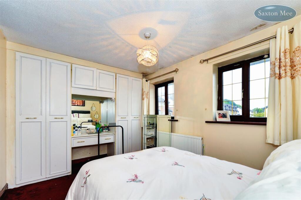 68 Paterson Close - Bedroom 1 2316.jpg