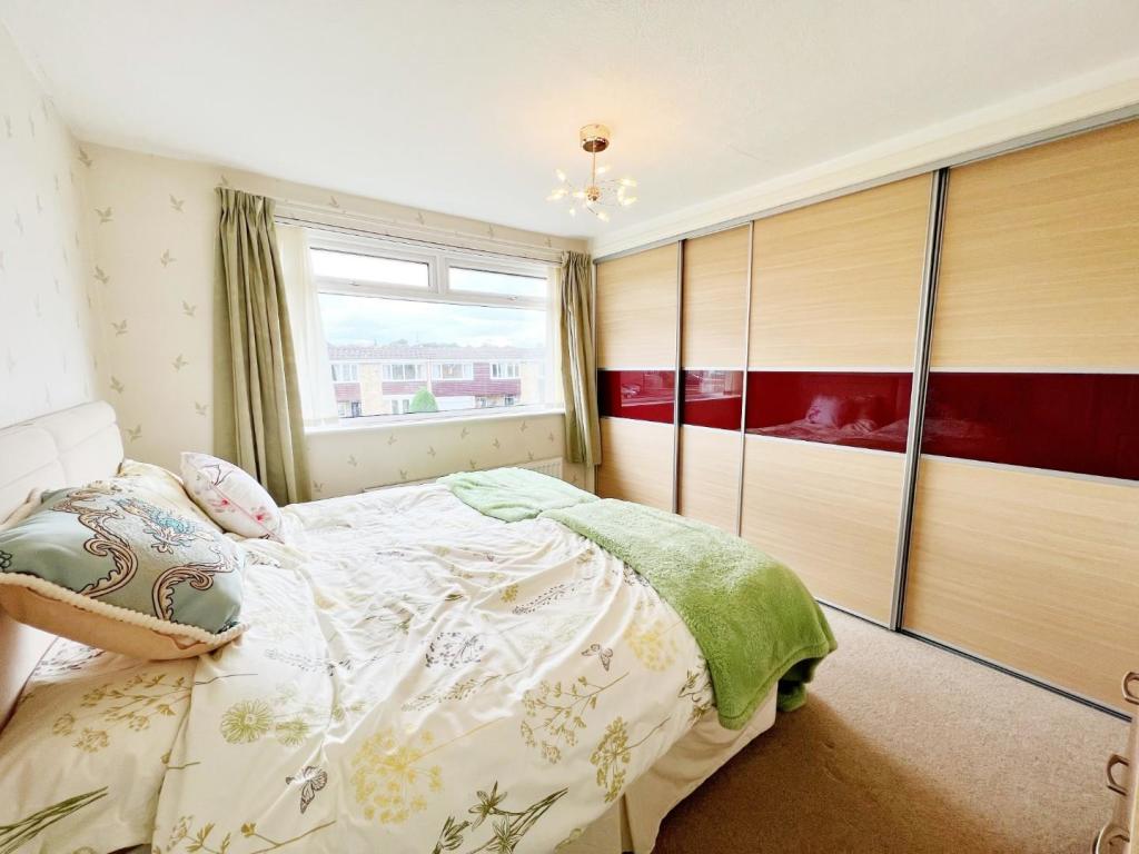 Bedroom 1 pic 1.jpg
