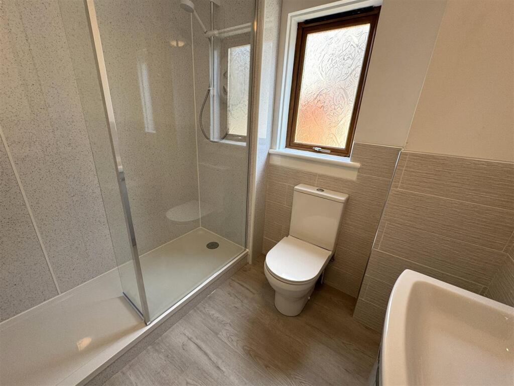 SHOWER ROOM 1.JPG
