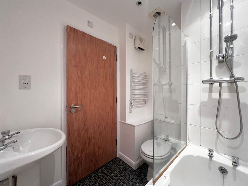 18 Kemley - Bathroom.jpg