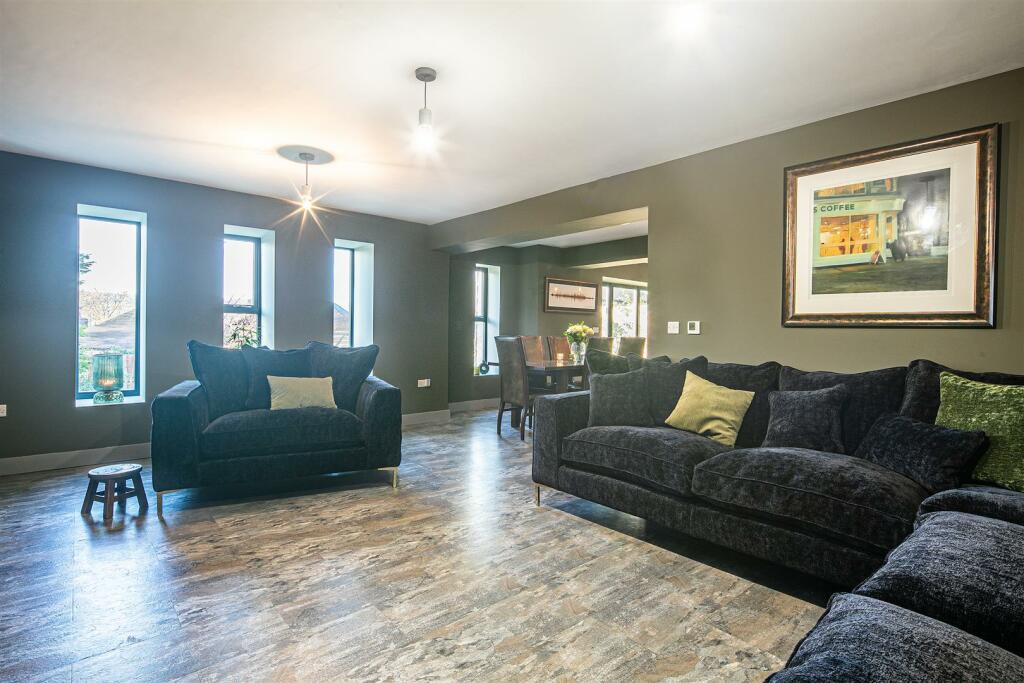 Lounge area in kitchen