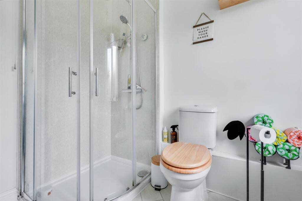 Bathroom_3.jpeg
