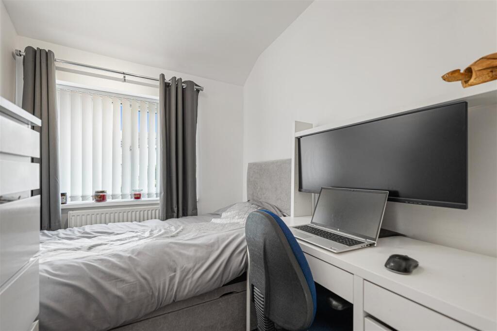 7 Woodview Close-17.jpg