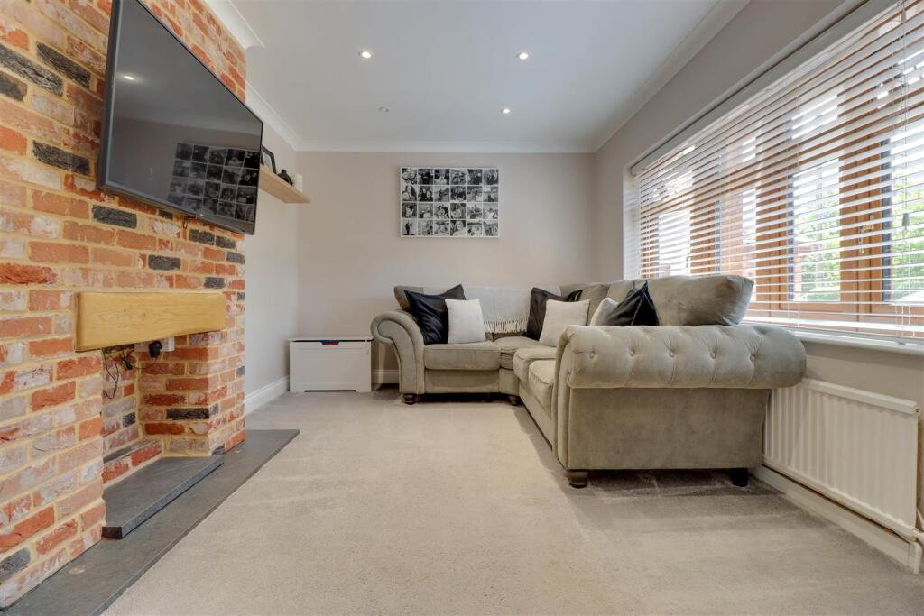 108 ELDER AVENUE-6.jpg