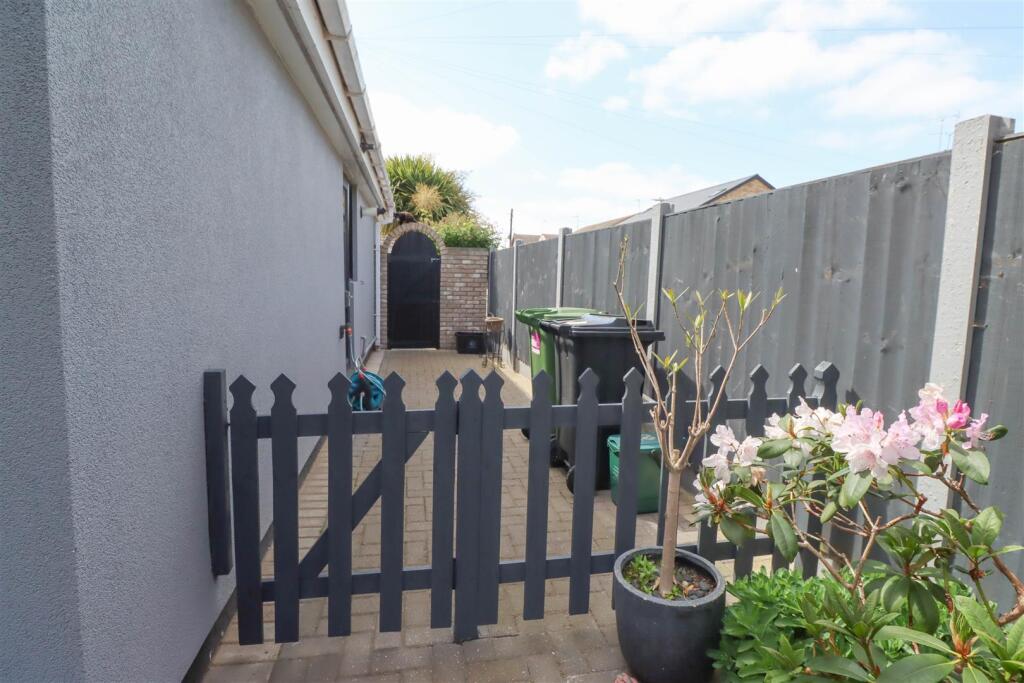 20 OZONIA AVENUE OUTSIDE-6.jpg