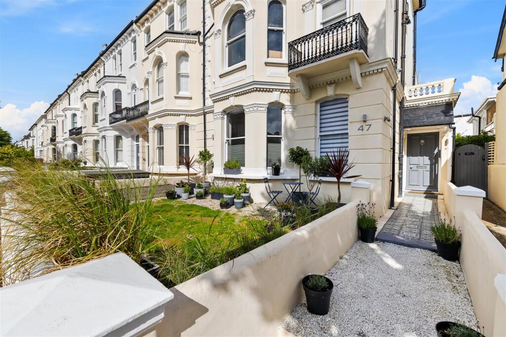 Flat 1, 47 Westbourne Villas Full Res-16.jpg