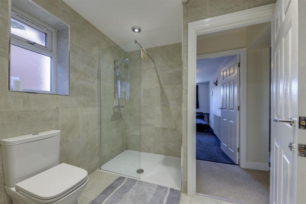 Jack &amp; Jill Shower Room 2 Alt