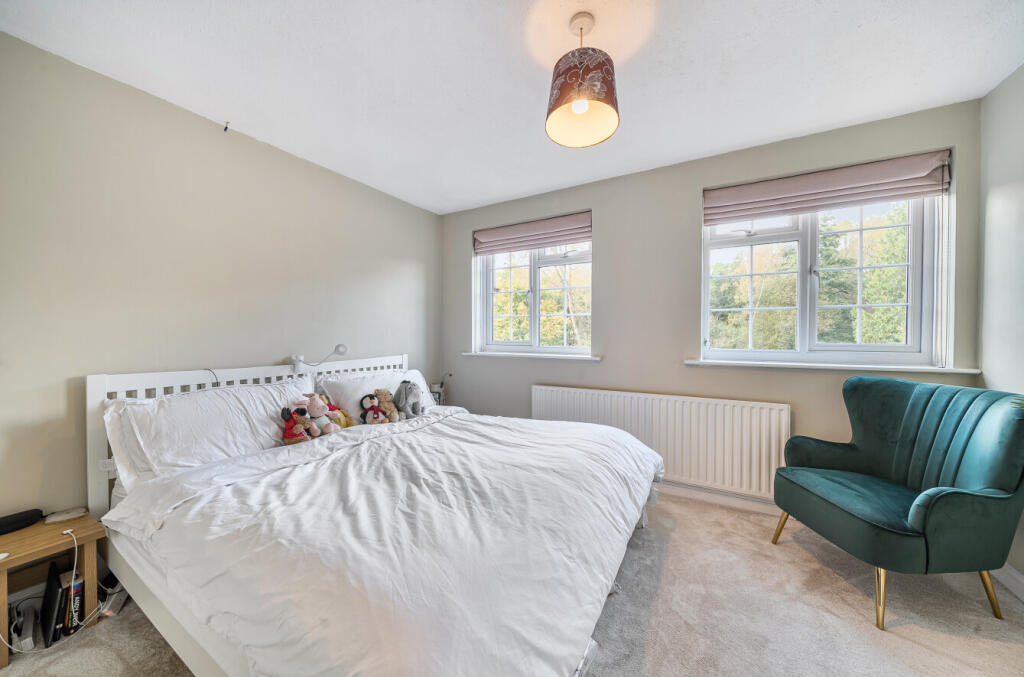 1372096-2-68fb7f5...