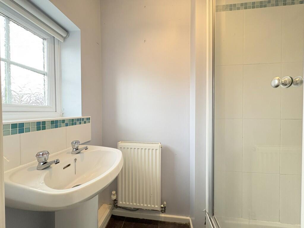 EN SUITE SHOWER ROOM