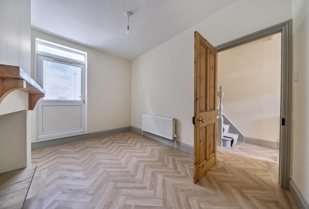 1356107-8-68c9848...