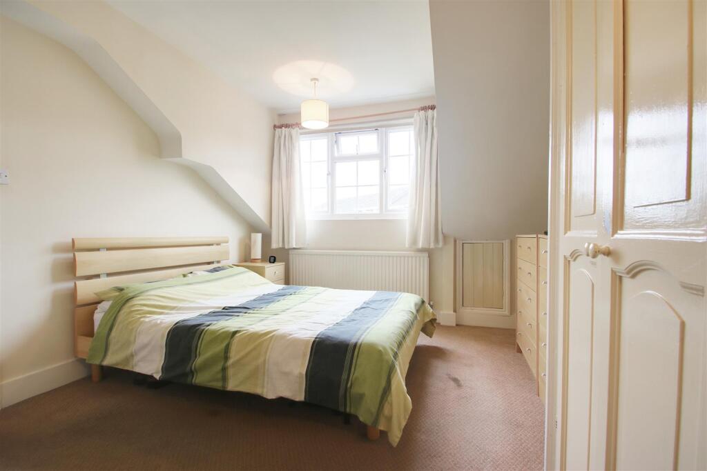 Bedroom 1.jpg