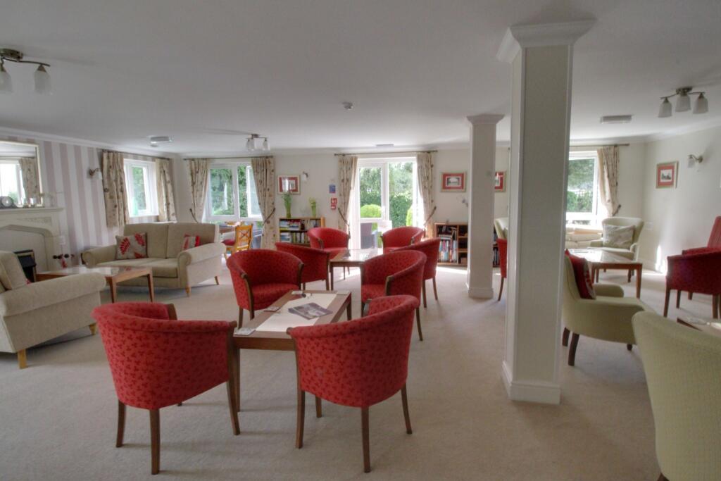 COMMUNAL LOUNGE