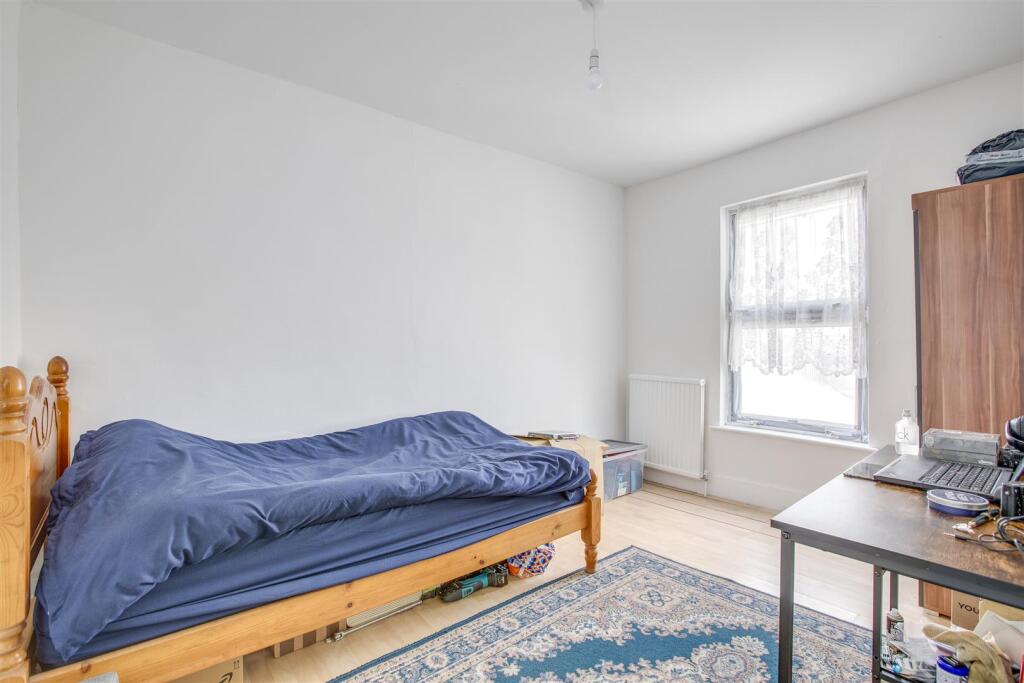 16 Jubilee Road, HP11 2PG-1.jpg