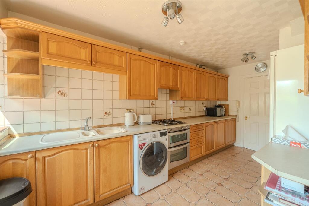 5 Harlech Close-12.jpg