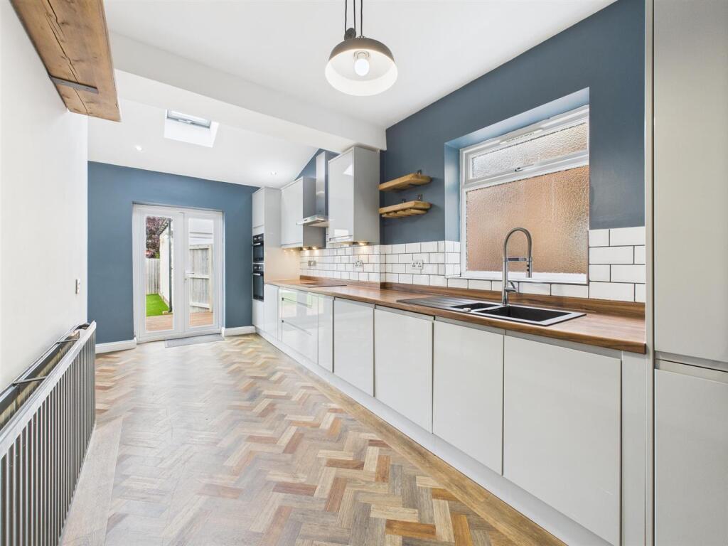 Open kitchen/diner: