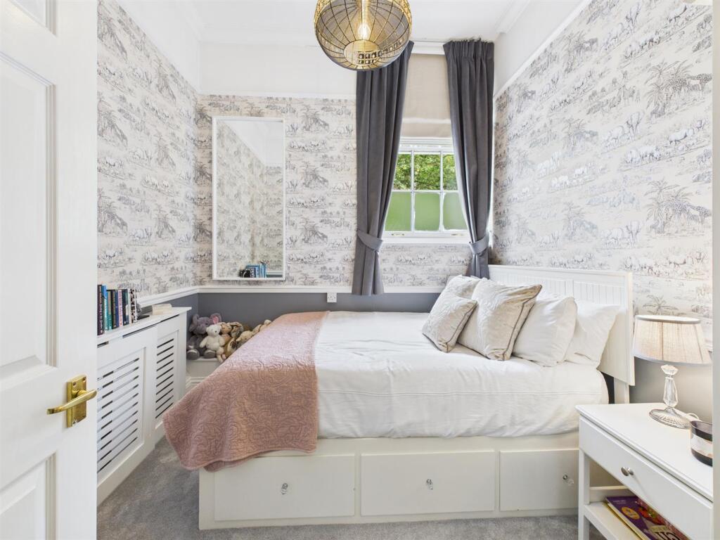 Bedroom:
