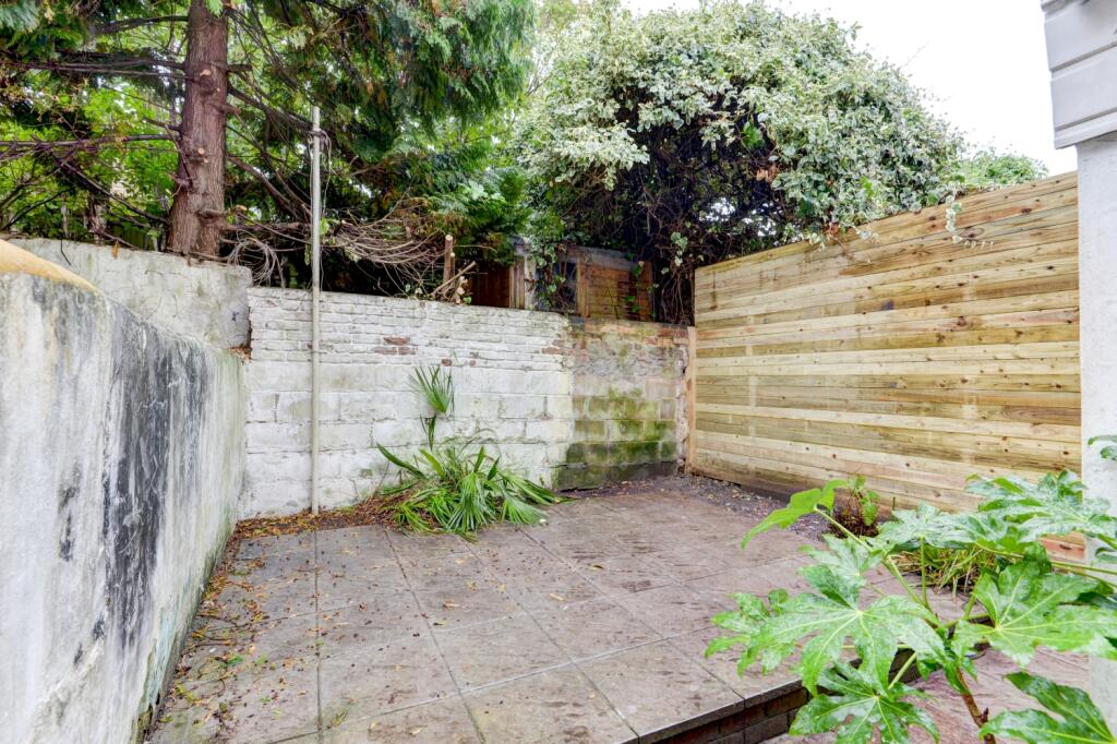 28 Caledonian Road Outside Area (2)