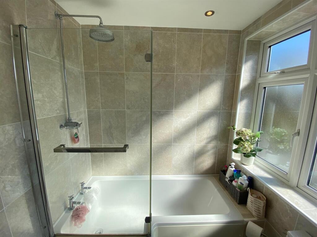 bathroom 2.jpg