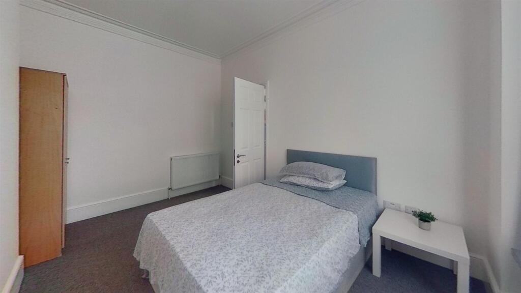 6-Victory-Road-Bedroom(2).jpg