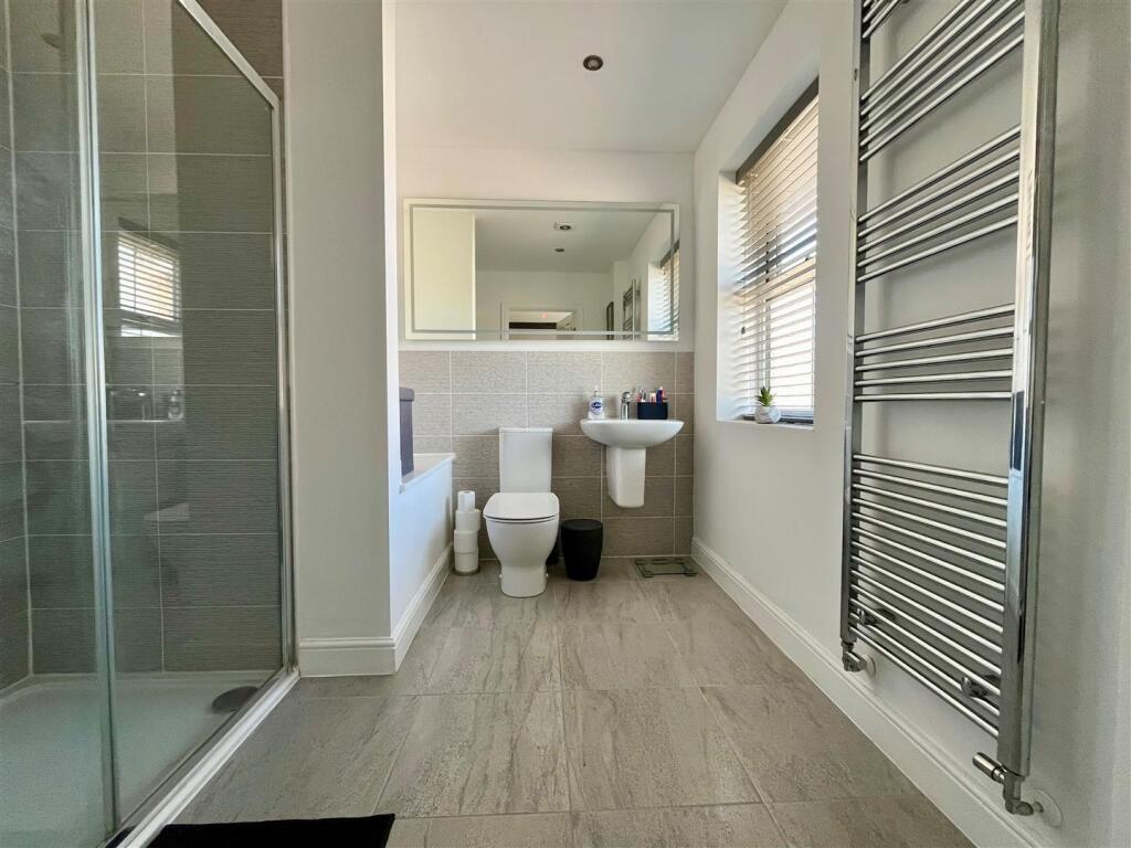 En Suite Shower Room.jpg