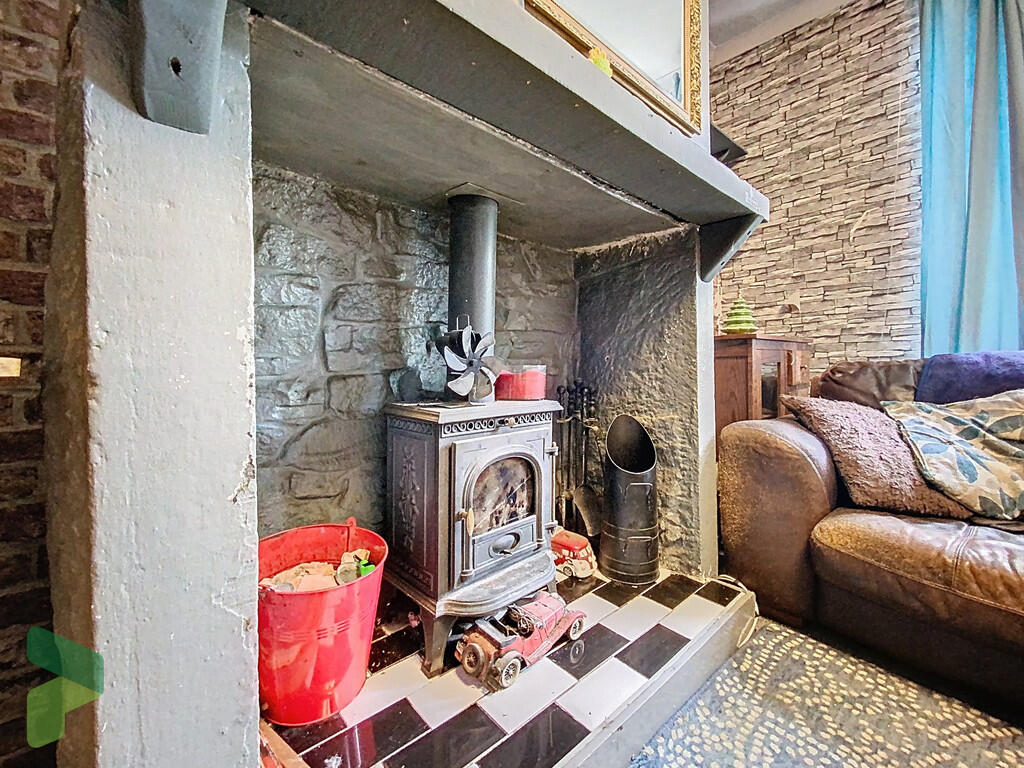 Lounge Feature Fi...