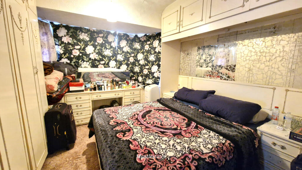 FRONT BEDROOM
