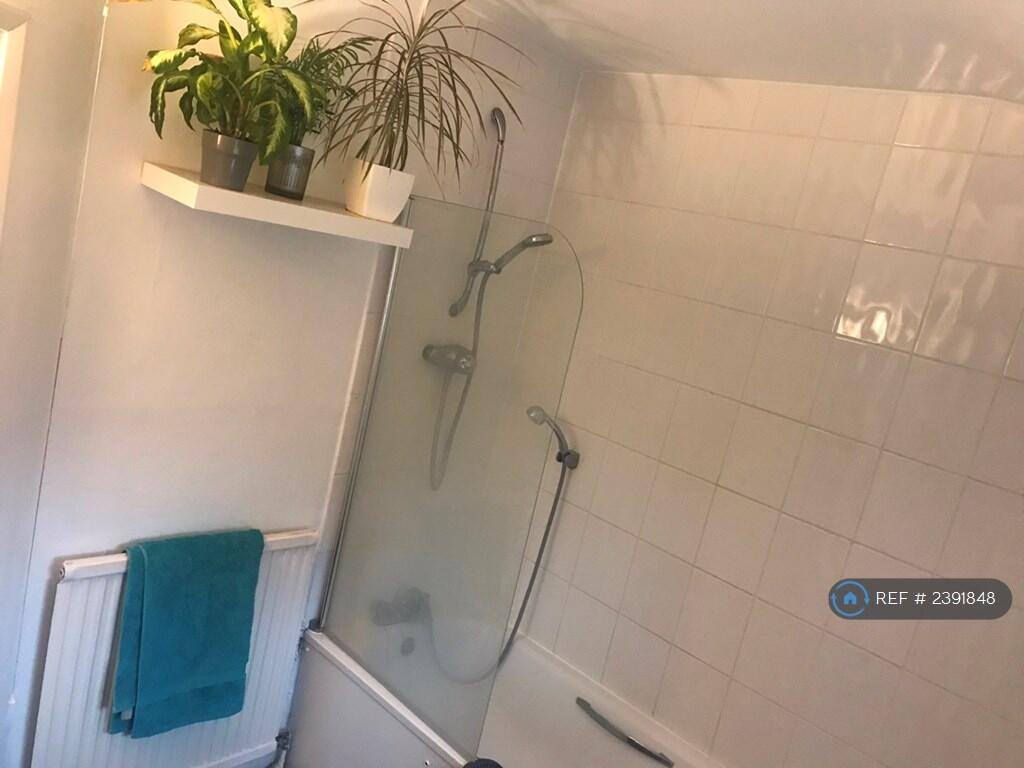 Bathroom/ Shower Room Wc