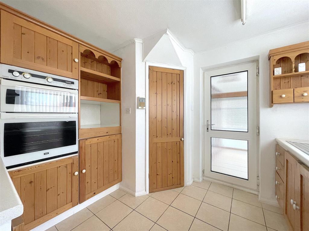 Kitchen (1).jpeg